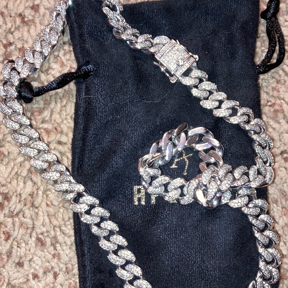 Aporro iced out cuban